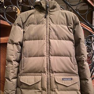 Canada Goose Women’s Jacket Size Large